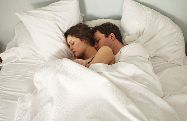 4 tư thế ngủ lý tưởng cho cặp đôi 4 tư thế ngủ lý tưởng cho cặp đôi
